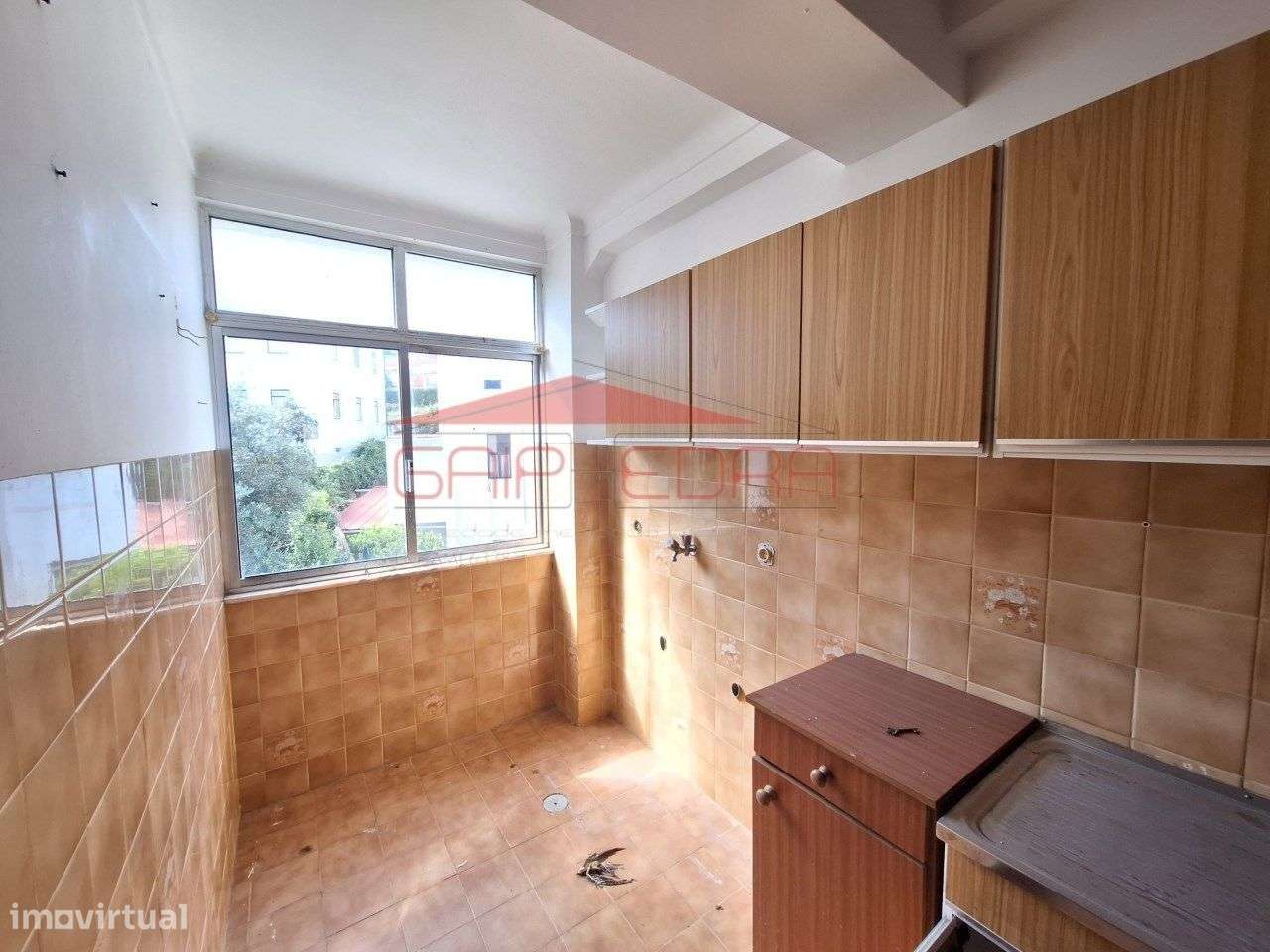 Apartamento T3 com arrumo no sótão no centro da cidade de Gouveia-9