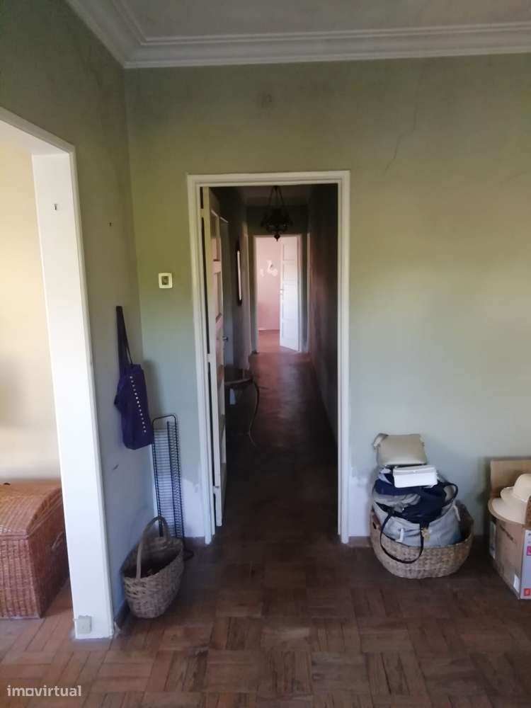 Moradia térrea para venda na Amoreira com muito potencial.-9