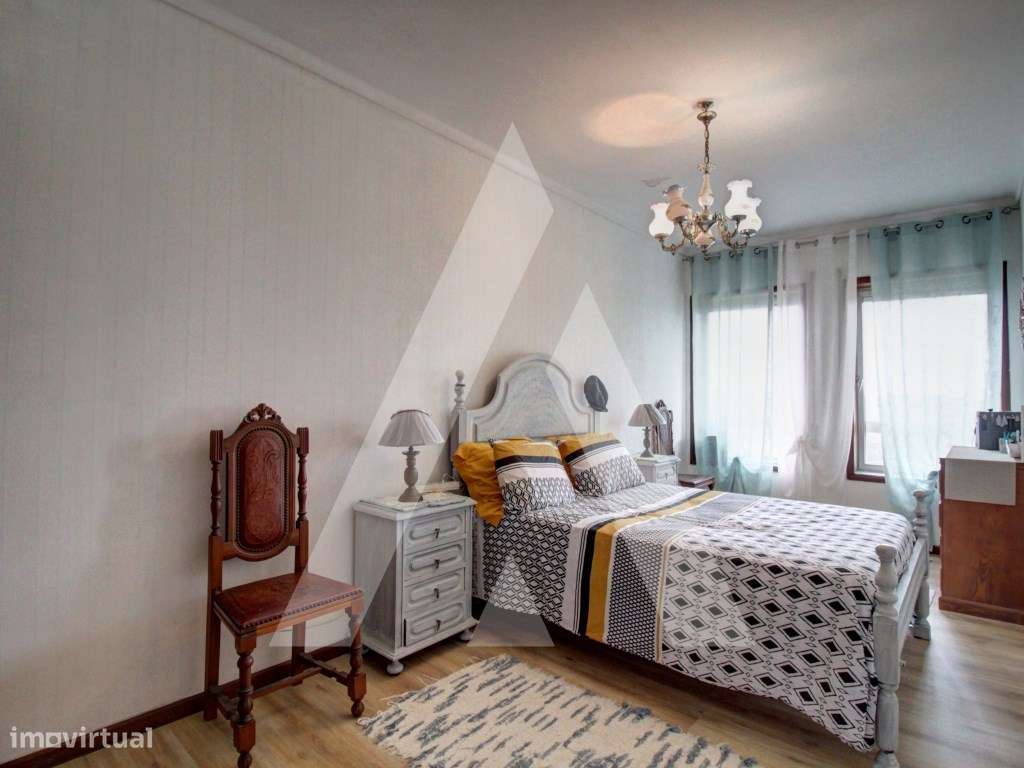 Apartamento T2, mobilado no centro de Oliveira do Bairro-11