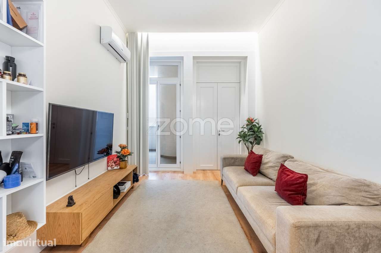 Apartamento T2 para Venda – Junto ao Coliseu do Porto - Grande imagem: 2/19