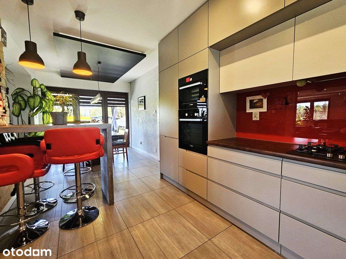 Piękny dom wolnostojący, na dużej działce-5