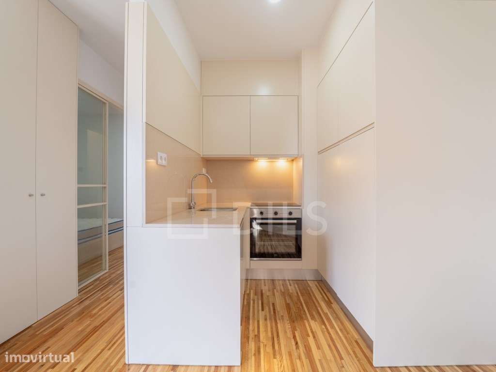 Apartamento T0+1 com arrecadação, na Baixa do Porto-13