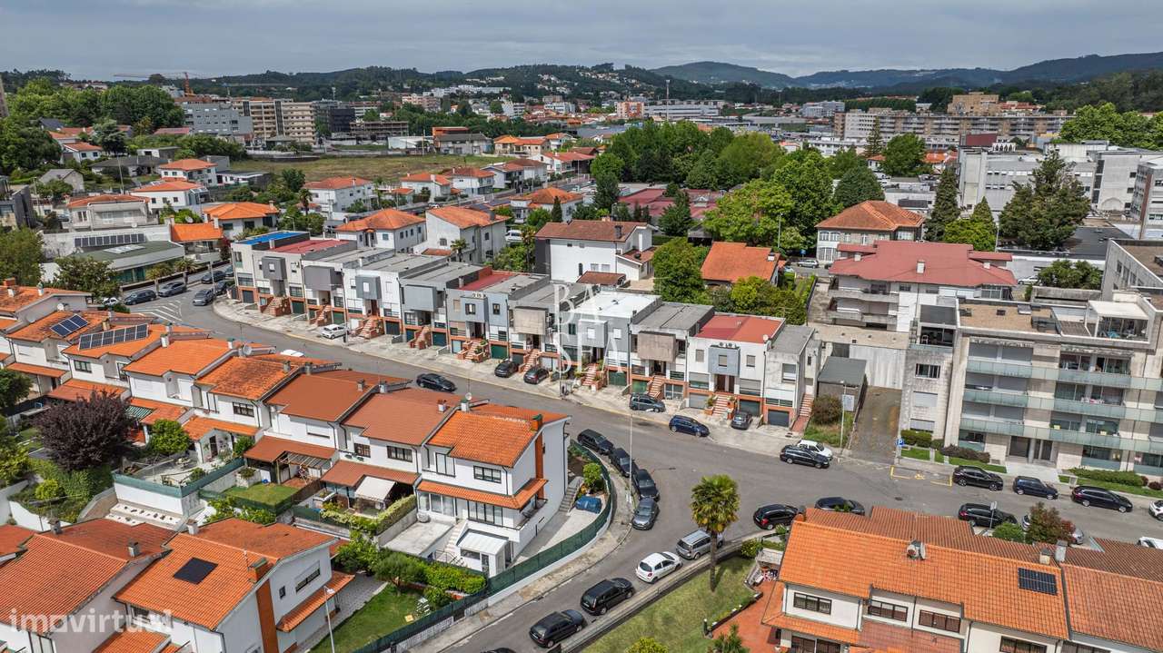 Moradia T3 em banda no centro da cidade de Famalicão-26