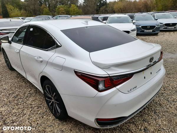 Lexus ES 300h Business Edition - 4