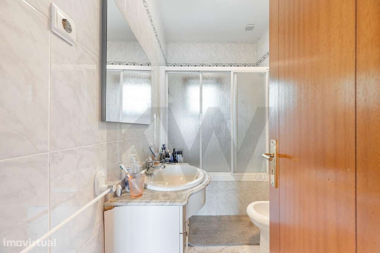 Moradia T3+1 com terreno em Burgães, Santo Tirso-21