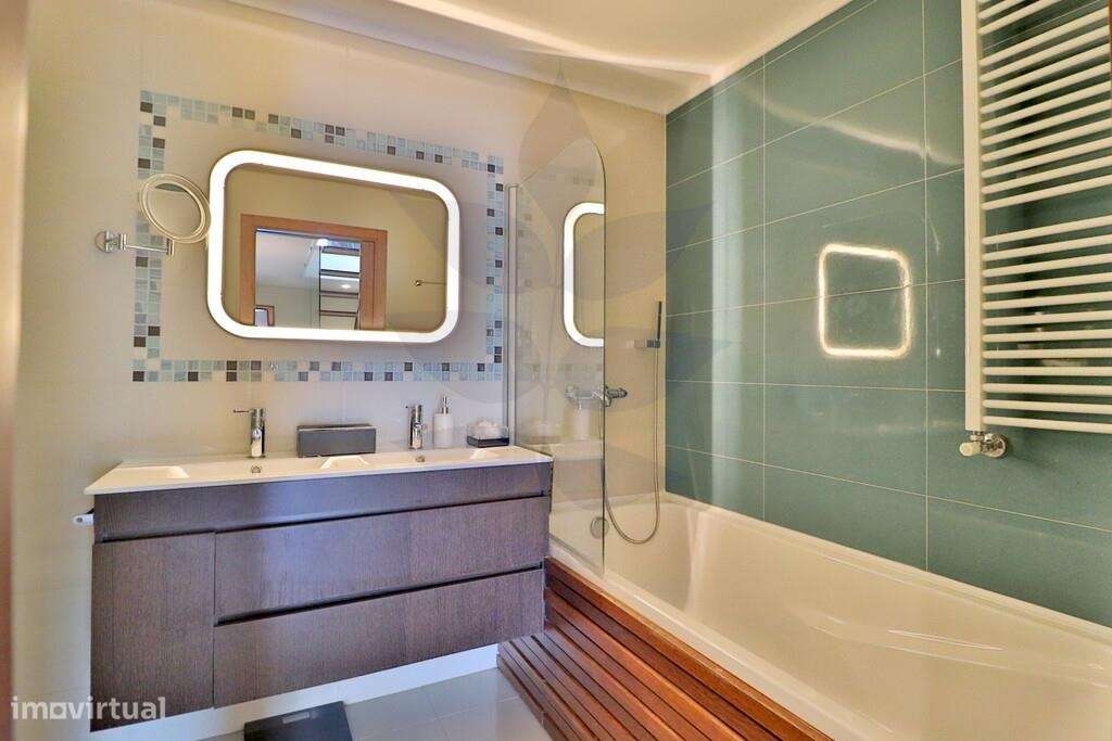 Venda Moradia Geminada Palmeira T4-27