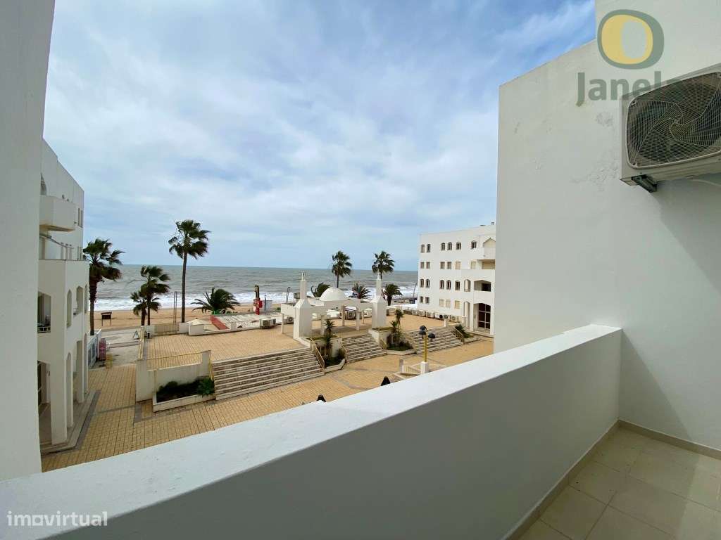 Apartamento T2 Remodelado com Vista Mar em Quarteira - A Sua Oportu... - Grande imagem: 2/28