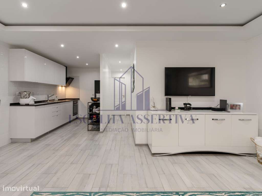 Loja com 95m2 transformada em apartamento T2-15