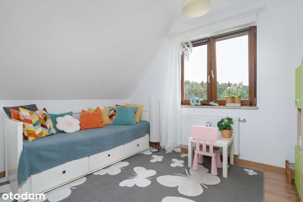 Rodzinny dom. Salon + 4 pokoje! Duża działka 880m² i wiata garażowa 2-10