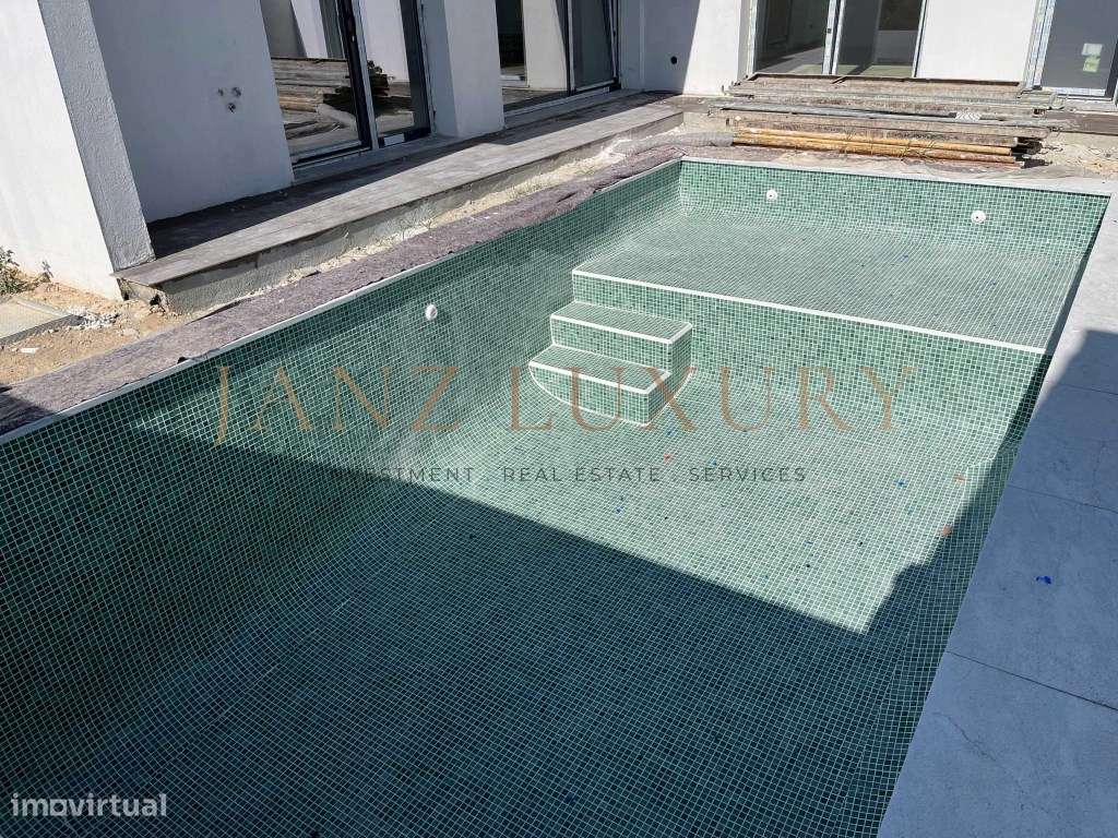 Moradia Térrea T4 com Piscina e Jardim em Fernão Ferro-27