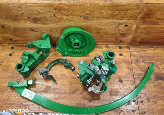 Aparat inodator Presa balotat / Balotiera John Deere 349 / 359 / 459 / 219 / 221 / 224T / 224WS / 332 / 332AT / 332T/WS / 336 / 336AT / 342AWS / 342T/WS / 346 / 346T/WS / 456A / 456AT / 456AWS / 456T/WS / 466A / 466AT / 466AWS / 466T/WS / CB300 - 4