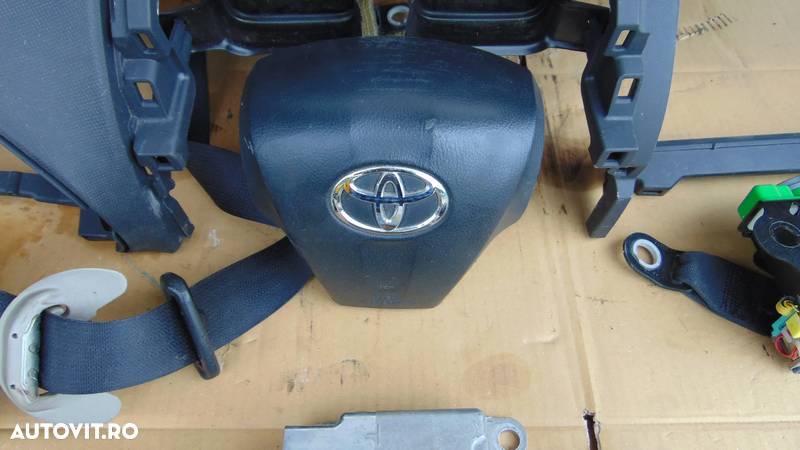 Vand Plansa bord,airbag volan,airbag pasager,centuri si modul airbaguri Toyota auris 1.4 benzina an 2007-2010 - 2