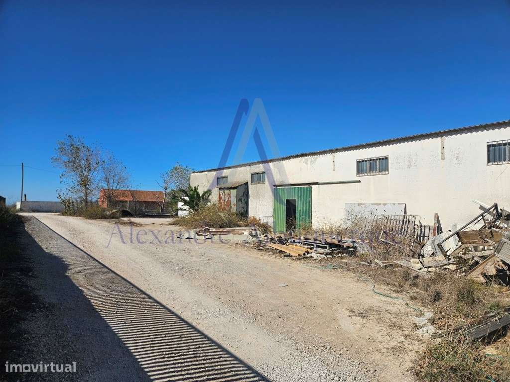 ARMAZÉM À VENDA - ZONA INDUSTRIAL | 5.500 m² DE TERRENO-14