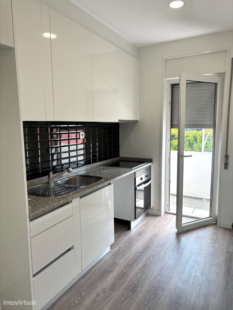 Renovado T3 no Porto-Areosa (Pedrouços-Maia), c/ 4 Varandas - Grande imagem: 2/14