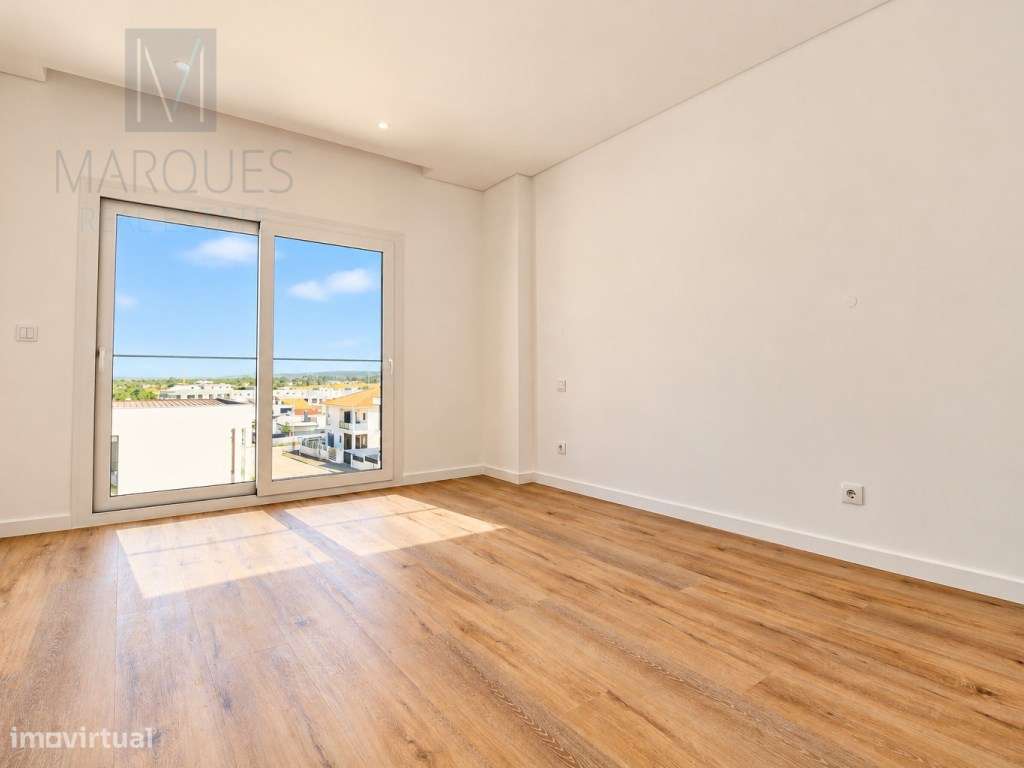 Moradia V4 com Garagem, Piscina e Jardim em Vale de Milhaços - Corr...-38