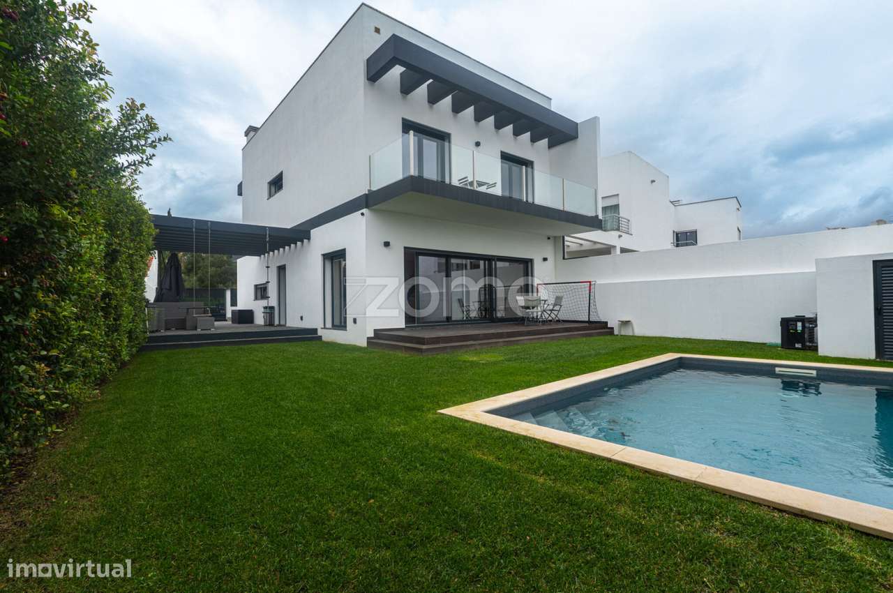 Moradia Isolada T3 com Piscina em Cascais-3