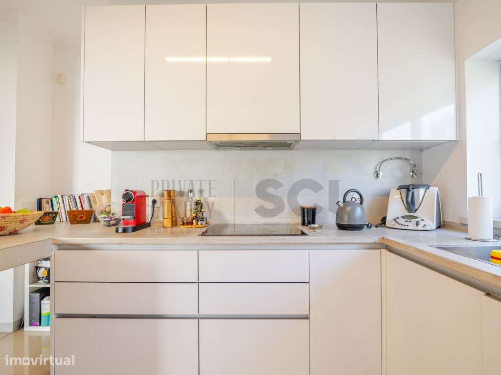 Moradia T4 na Aroeira, contemporânea com piscina e cave-16