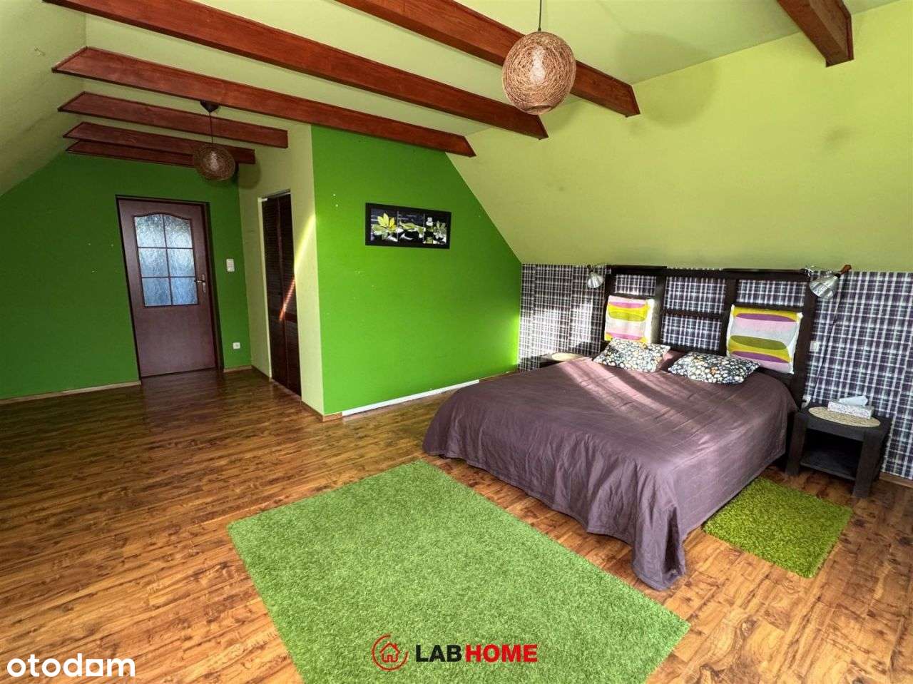 Urokliwy dom z odrobinę tajemniczym ogrodem-13