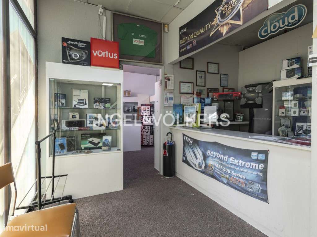 Espaço Comercial com 300 m2 em Benfica - Grande imagem: 2/28