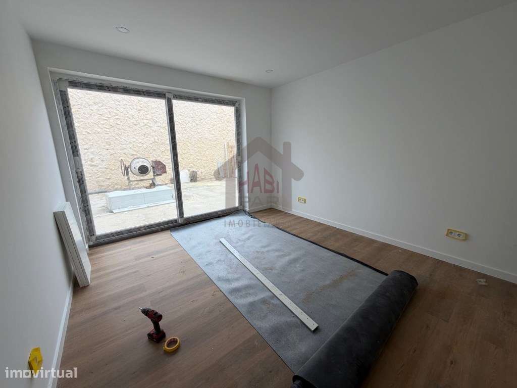 Excelente Moradia T3+1 Centro de Benavente-16