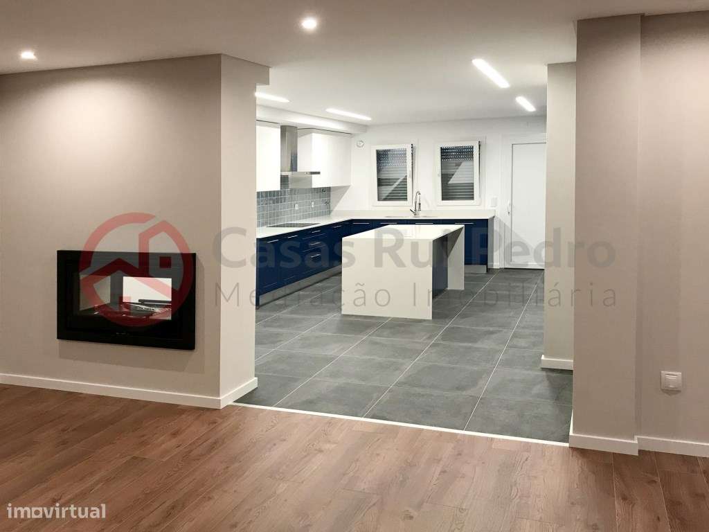 Moradia Geminada T4 com Piscina - Grande imagem: 4/8