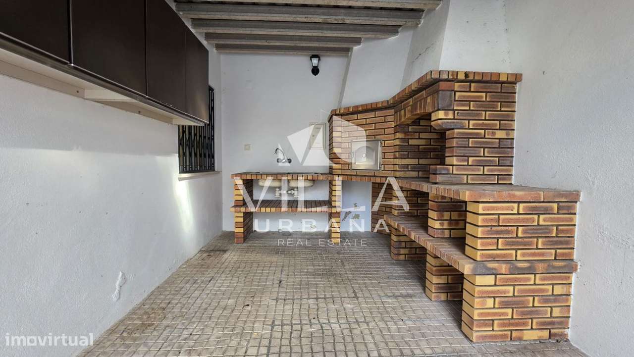 Moradia T3 +1 com Garagem localizada numa zona tranquila em Belverde-37