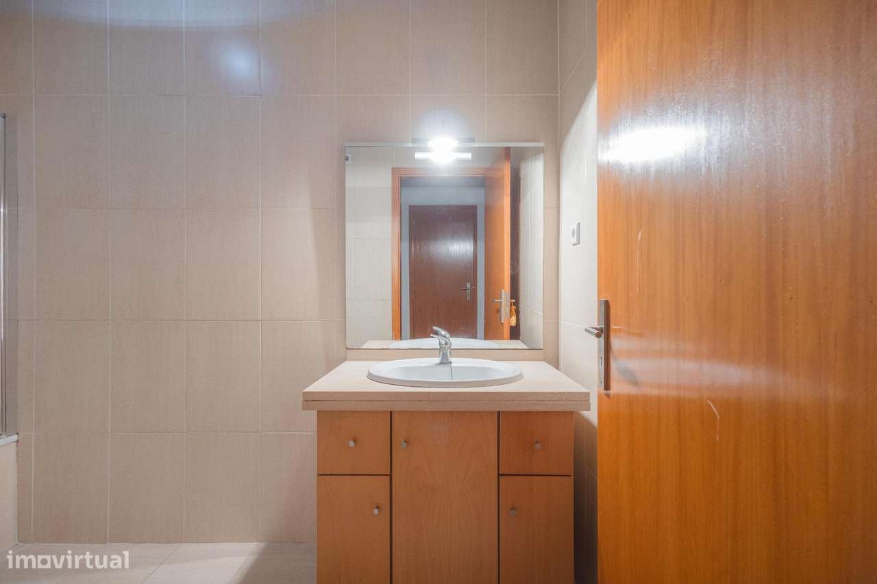 Apartamento T2, Gondomar, com varanda e 2 lugares de garagem-25