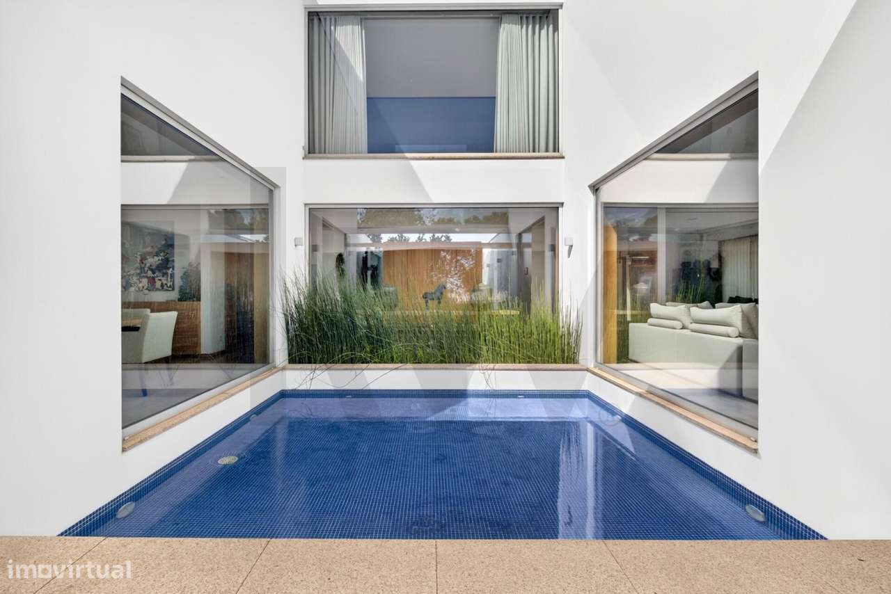 Moradia T5 de Luxo com Piscina e Lote de 2.773 m2-47