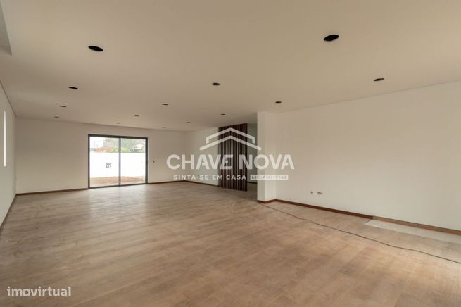 Moradia V3 Nova, Térrea e Isolada em Travanca - Santa Maria da Feira-5