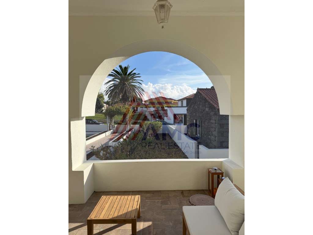 MORADIA T6 NO CENTRO DA VILA DA MADALENA-5