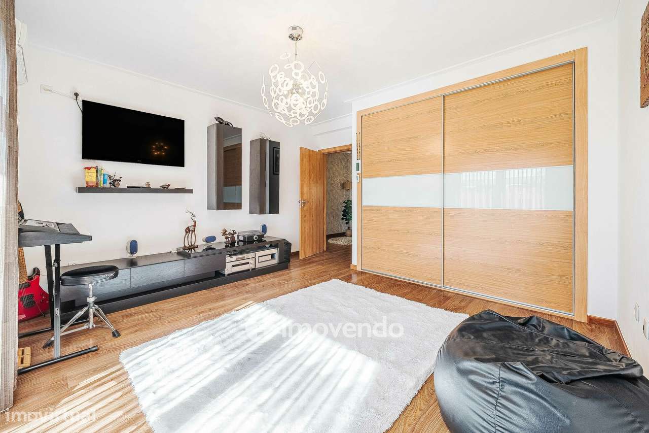 Apartamento T4 Duplex, com estacionamento e arrecadação, no Barreiro-39