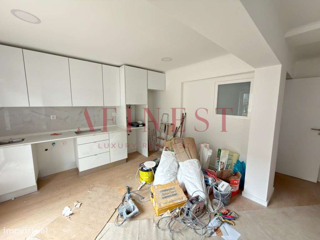 APARTAMENTO T2 RENOVADO COM AMPLO TERRAÇO NA PRAÇA DA IGREJA - AMADORA-3