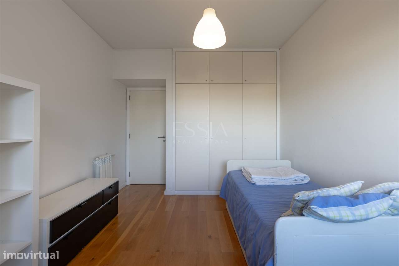 T3+1 com Varanda, 2 Lugares de garagem e Layout Personalizado, Ramalde-18