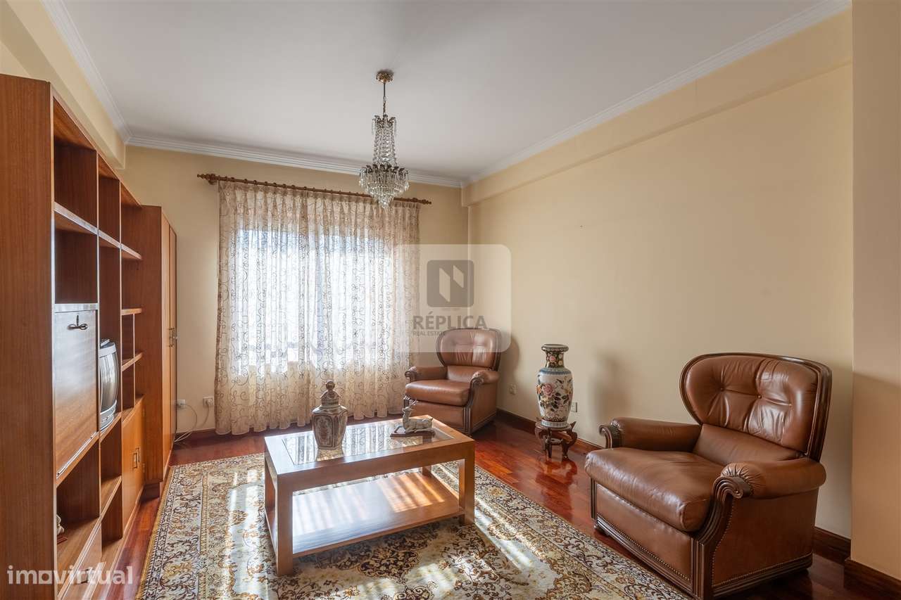 Apartamento T2 com varanda e Garagem em Matosinhos-24