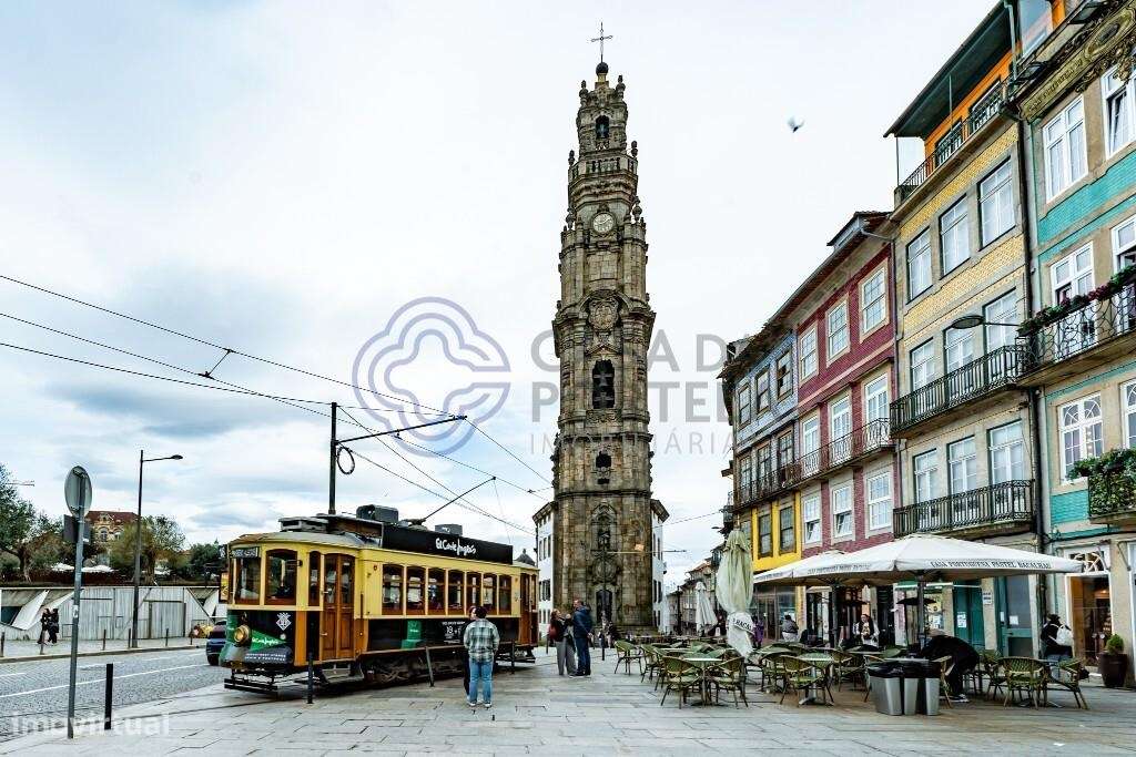 Imóvel no centro do Porto com viabilidade para hostel ou alojamento lo - Grande imagem: 2/38