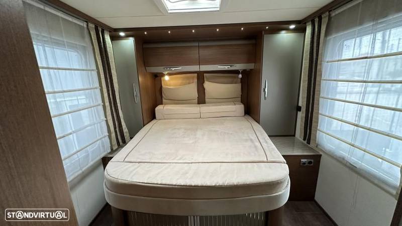 Burstner Nexxo 740 cama central - 11