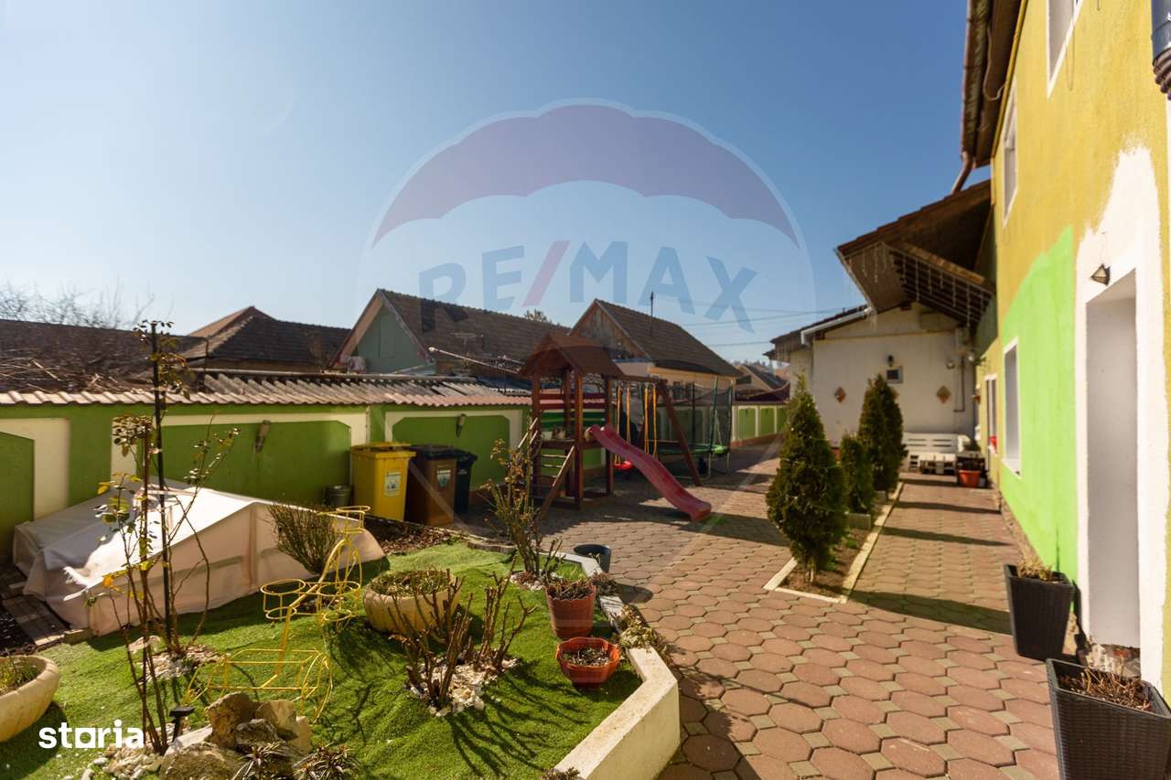 Casă SPATIOASA de vanzare in zona semicentrala - Imagine principală: 5/16
