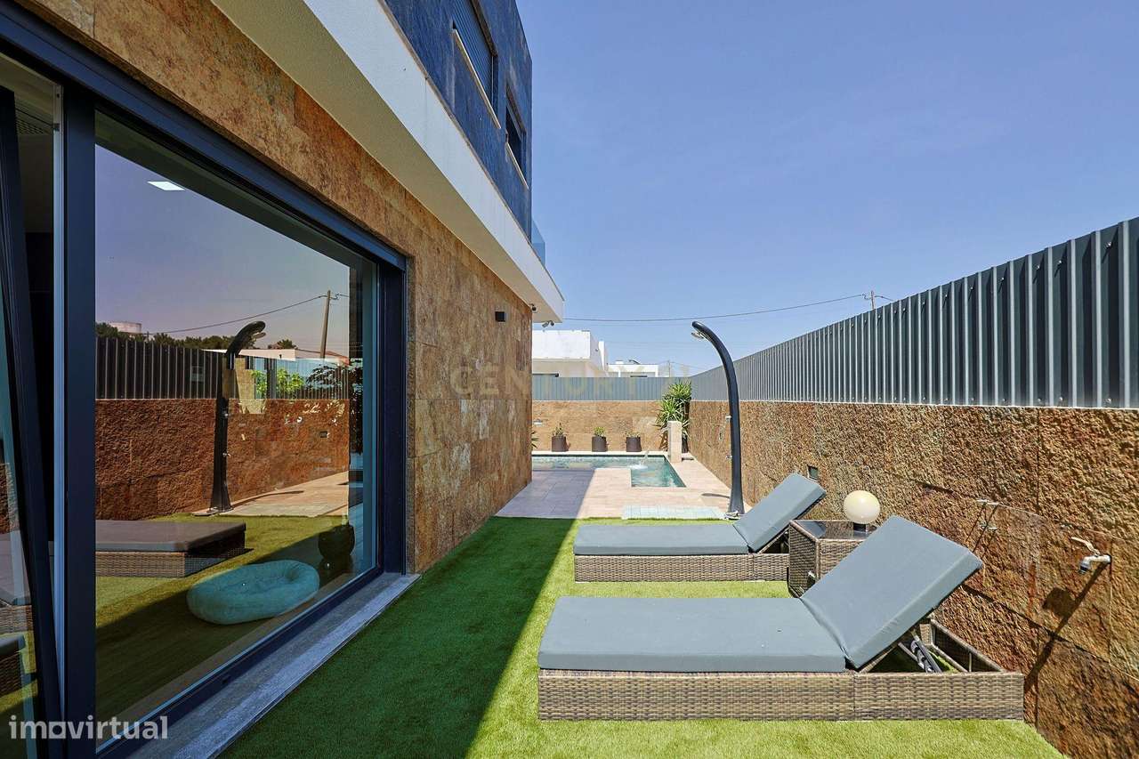 Moradia de Luxo | Duas Master Suites | Piscina de Água Salgada-1