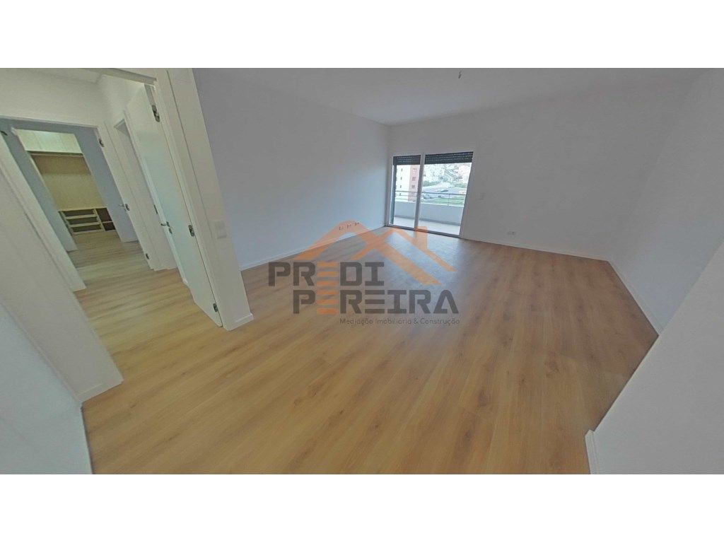 Apartamento T2 nas Colinas do Cruzeiro, novo, com varanda...