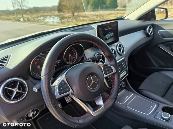 Mercedes-Benz CLA 220 4-Matic AMG Line - 8