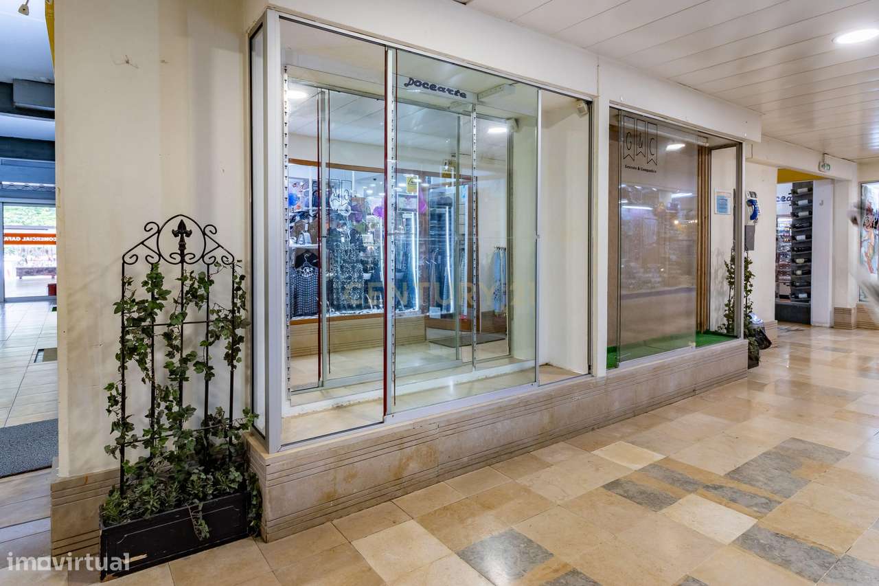 Loja para comércio no Centro Comercial de Alcobaça-6