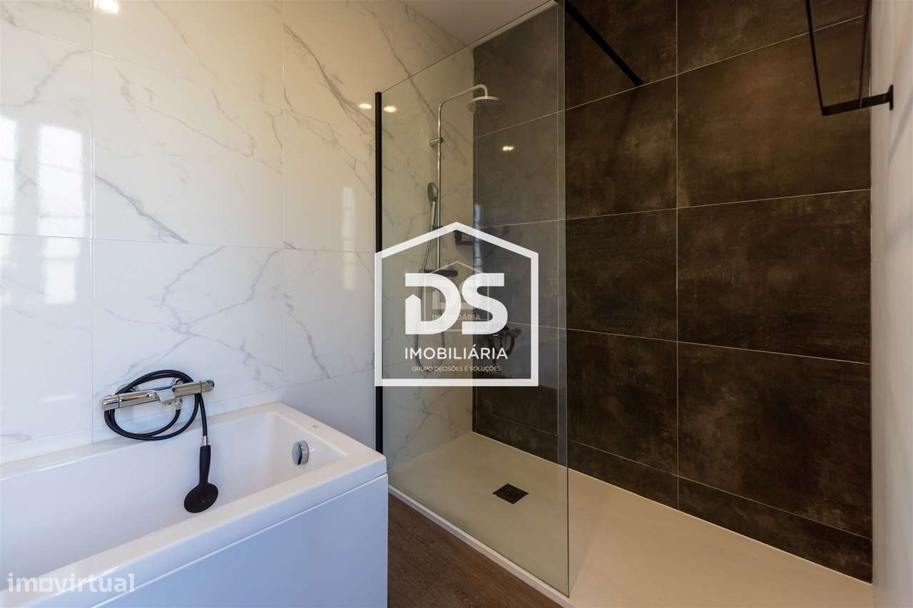 Moradia T4 + T1 com amplo terreno e espaços de lazer em Juncal, Porto-27