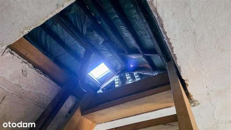 Połowa domu do remontu, duży potencjał.-13