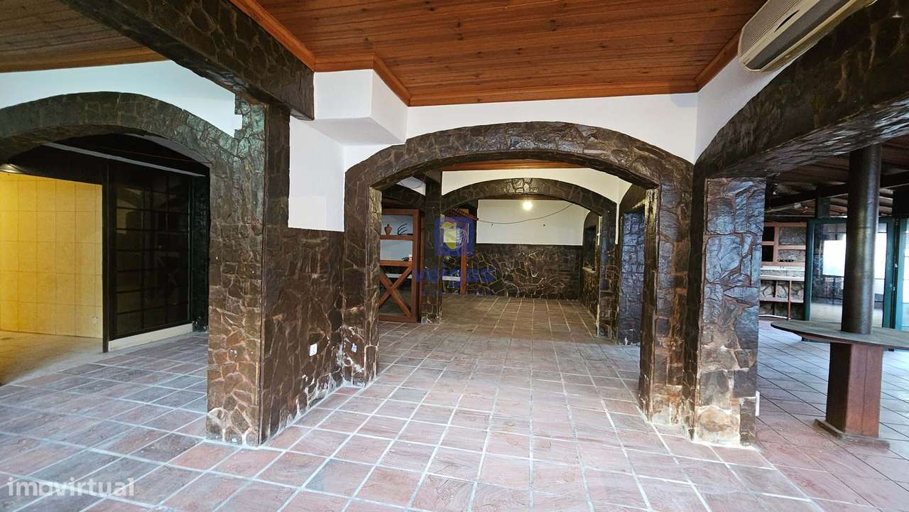 Edifício para Habitação e Comércio - Moradia T3 Renovada c/ Terraço e-34