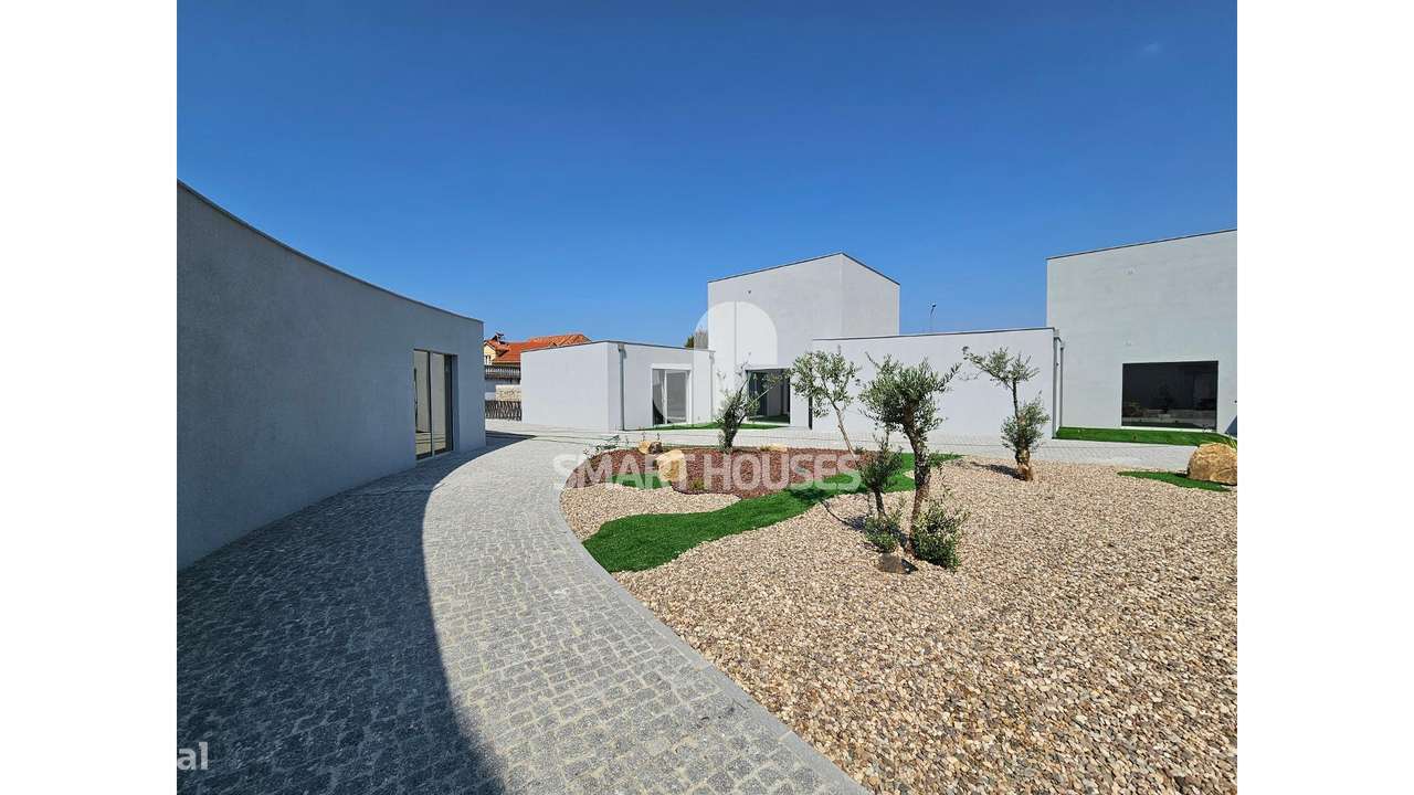 Moradia T3 c/ terraço centro São Romão-32