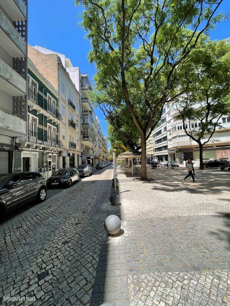 Apartamento T5 convertido num Luxuoso T3 – Av. Conde Valbom, Avenidas-26