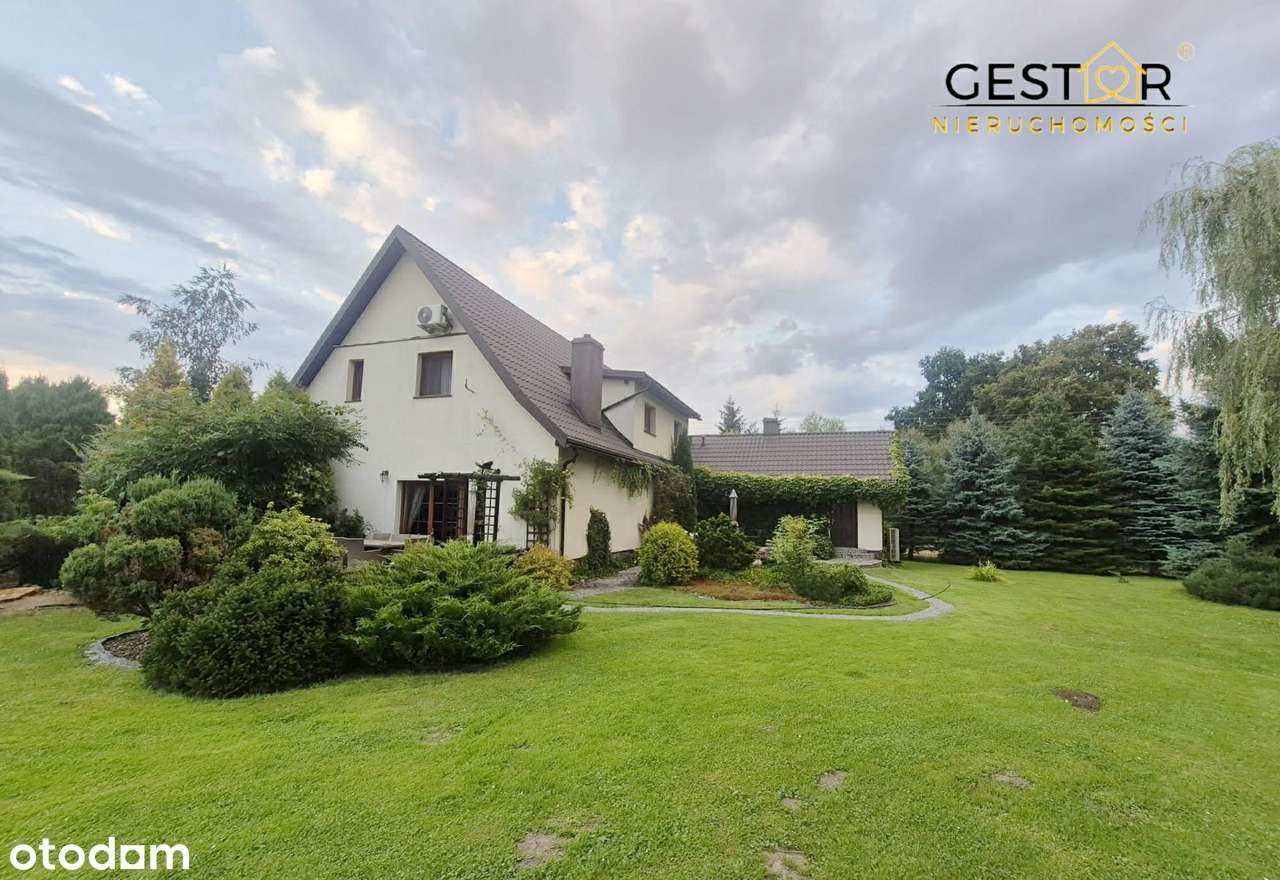 Dom z pięknym ogrodem i stawem_działka 5 739 m²_taras_pompa ciepła-15