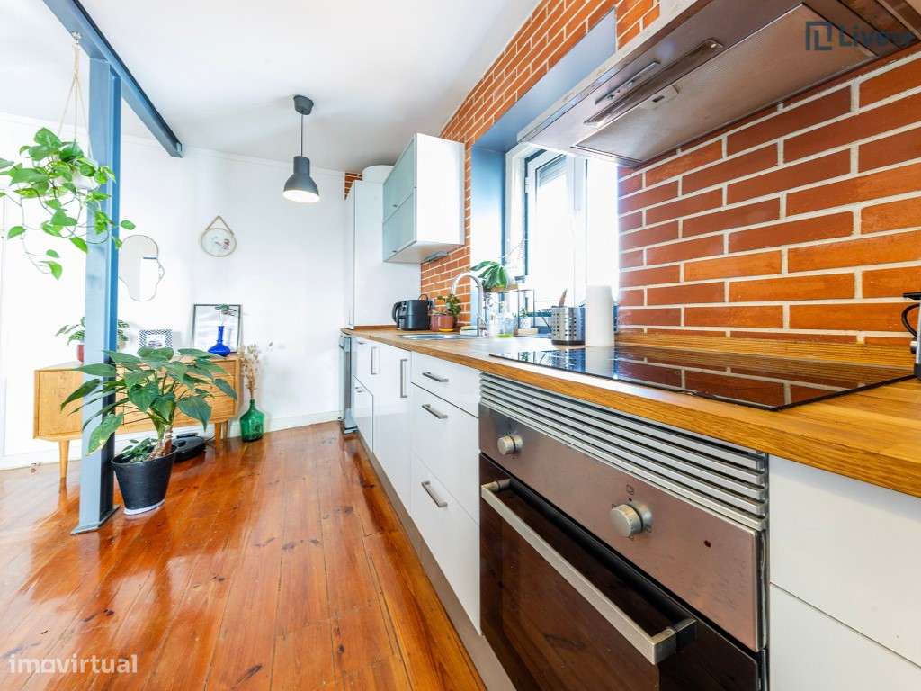 Apartamento T1 renovado e com ótima exposição solar-9