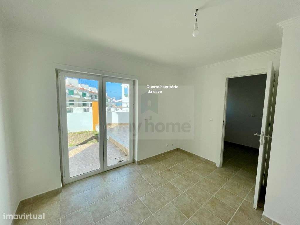 Moradia T4 | Remodelada | Vista de mar | Ericeira-29