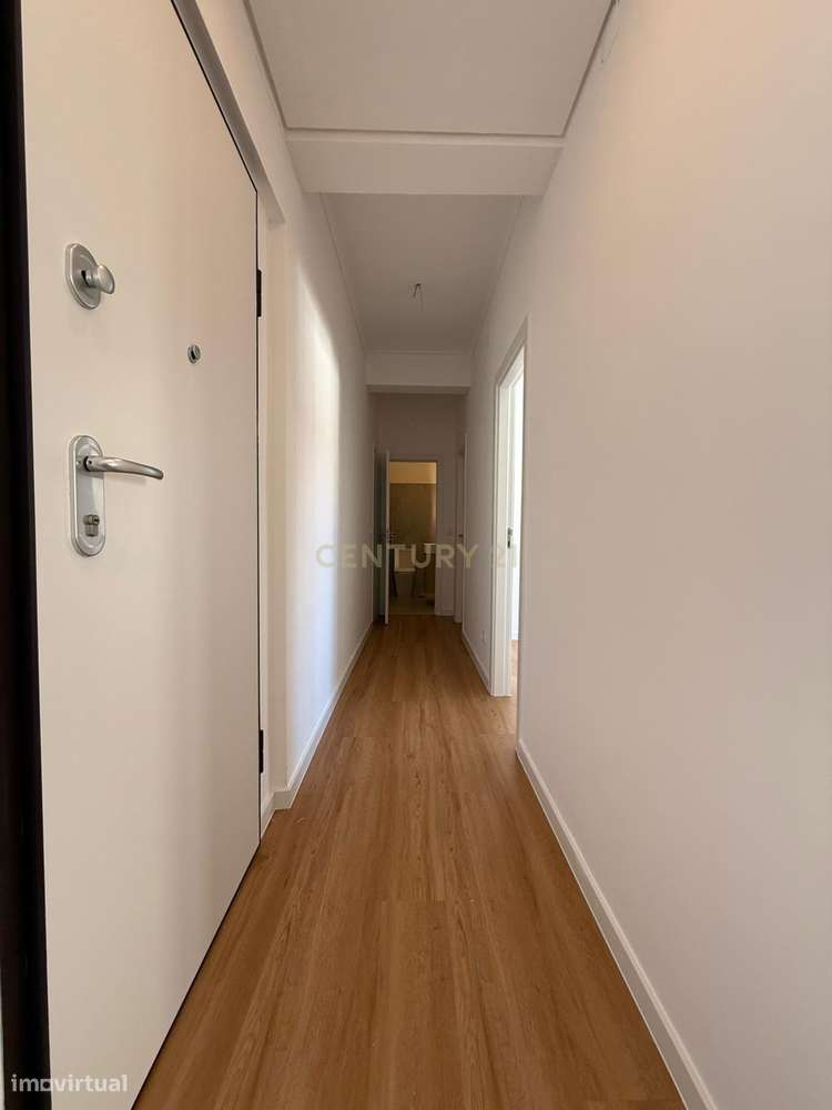 Apartamento T2 Remodelado na Amadora – Mina de Água – Pronto a Habitar-12